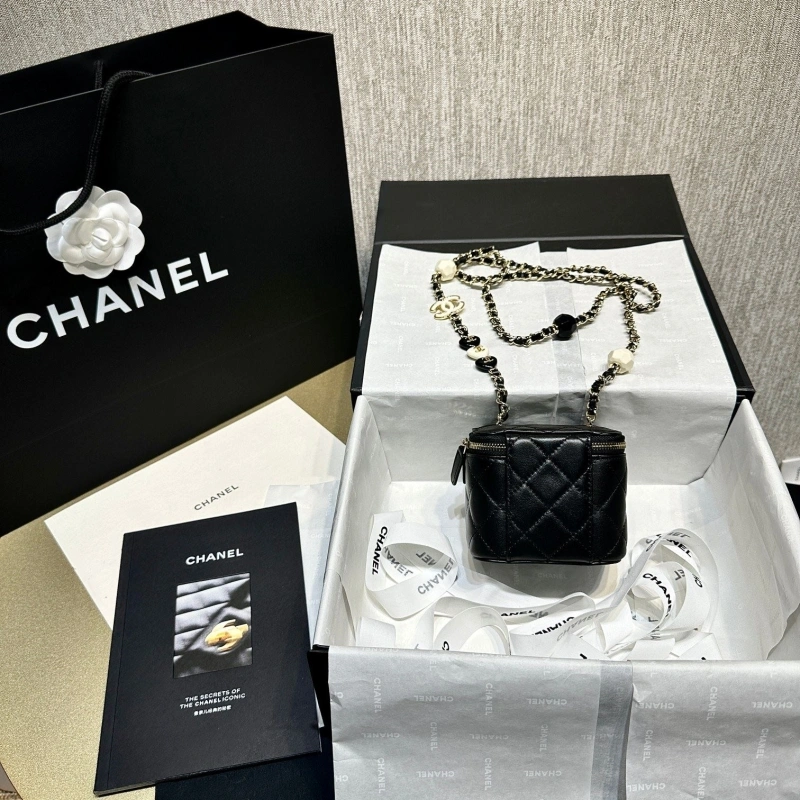 Ch**el cosmetic bags 4017-0468