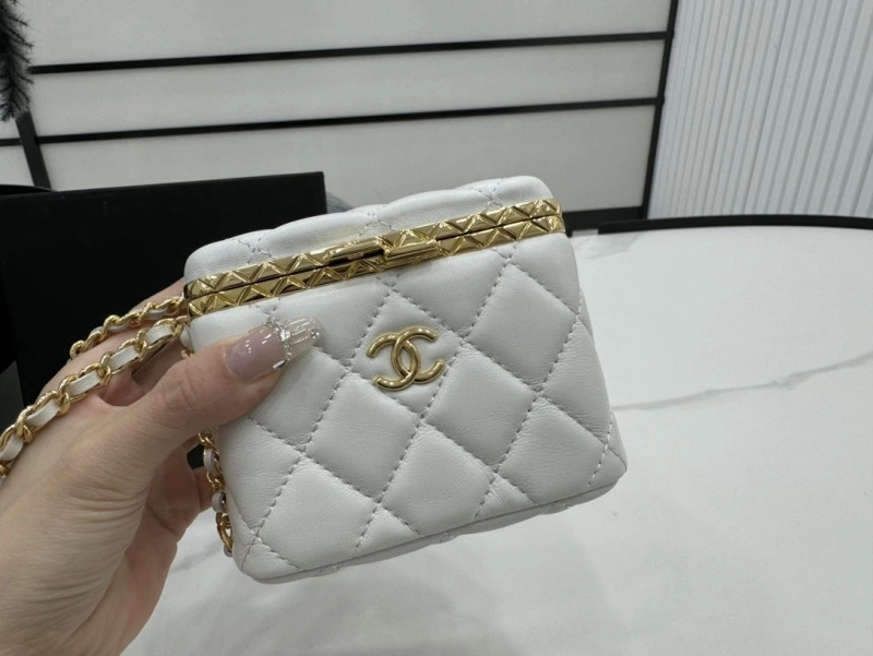 Ch**el cosmetic bags 4017-0494