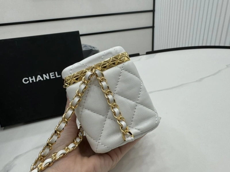 Ch**el cosmetic bags 4017-0494