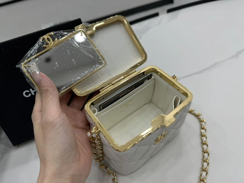 Ch**el cosmetic bags 4017-0494