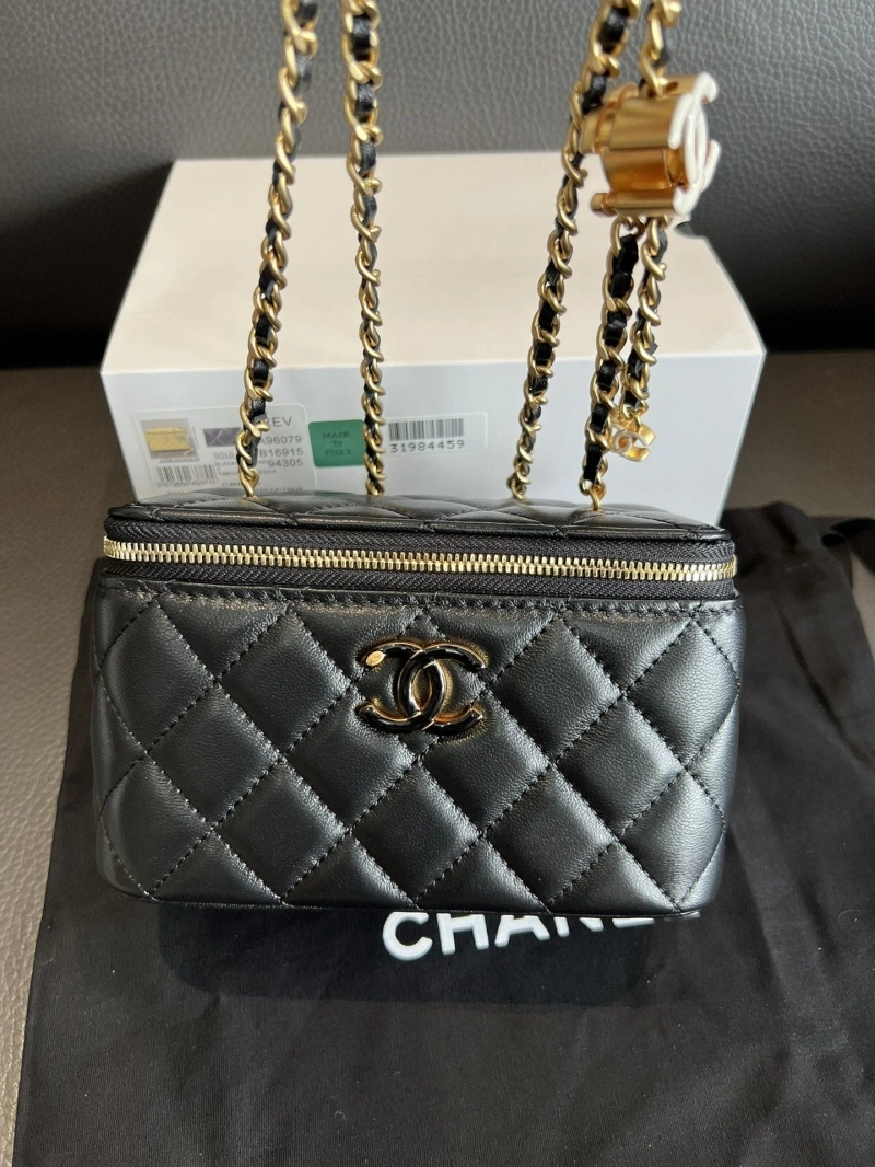 Ch**el cosmetic bags 4017-0886