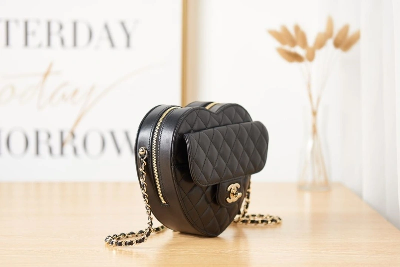 Ch**el round bags 4017-0913