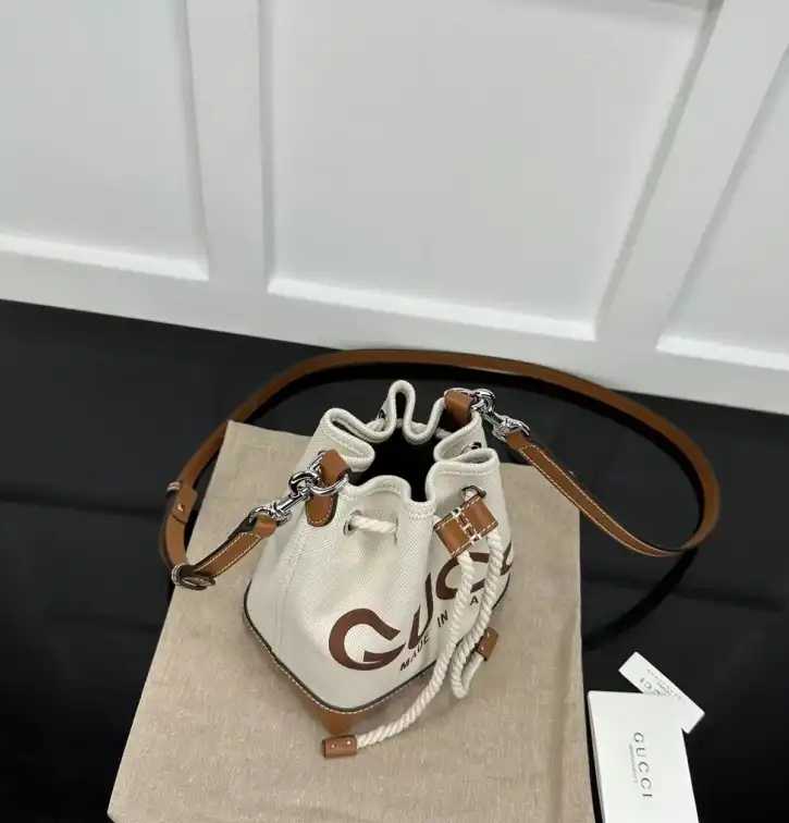 Gvc*1 bucket bags 4034g-0050