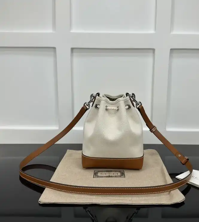 Gvc*1 bucket bags 4034g-0050