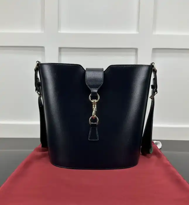 Gvc*1 bucket bags 4034g-0057