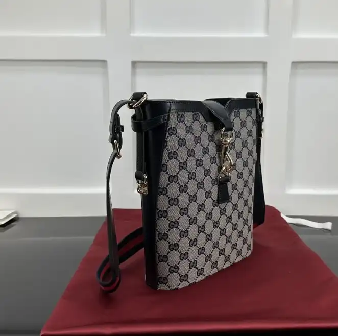 Gvc*1 bucket bags 4034g-0070