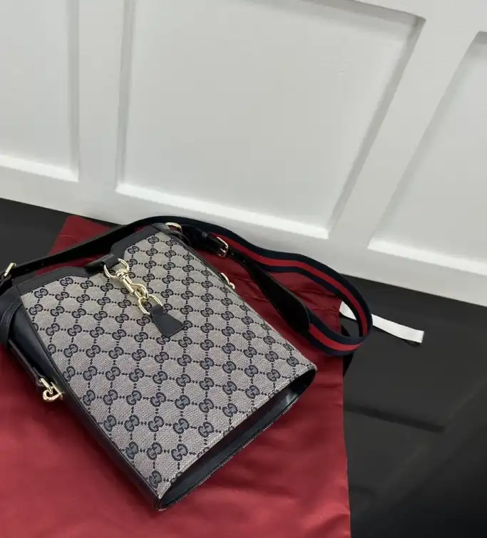 Gvc*1 bucket bags 4034g-0070