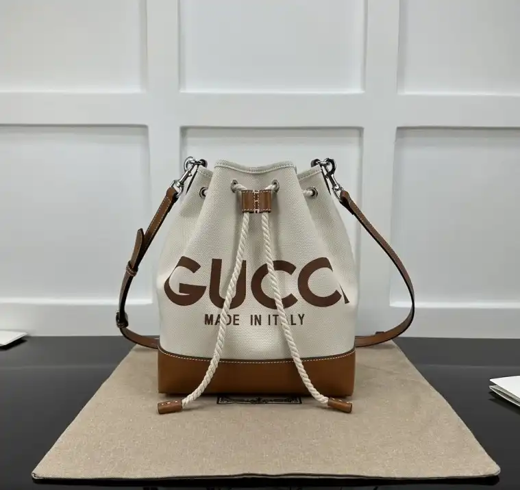 Gvc*1 bucket bags 4034h-0006