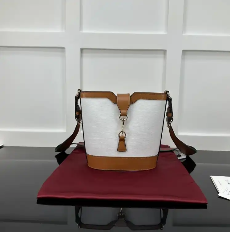 Gvc*1 bucket bags 4034h-0153