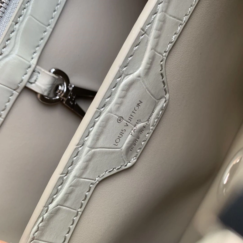 LV Capucines Bags 4048G-0027
