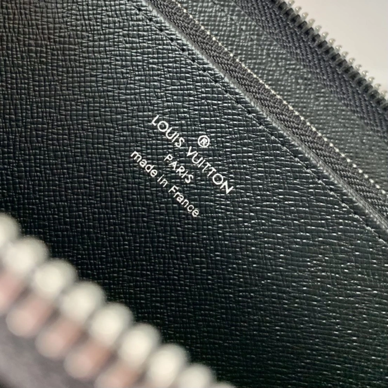 LV Wallets 4048I-0172