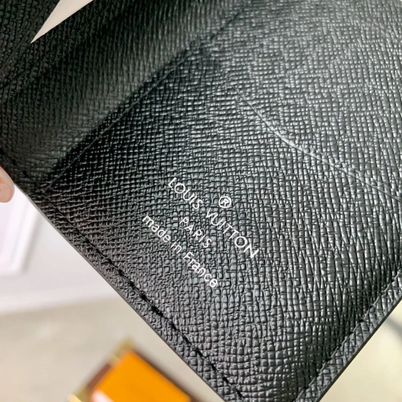 LV Wallets 4048I-0206