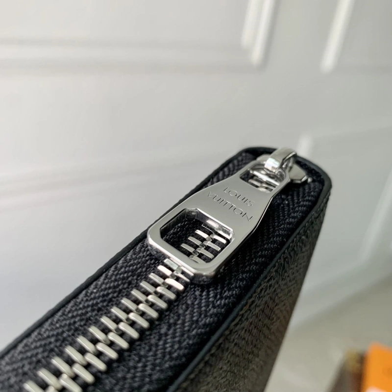 LV Wallets 4048I-0215
