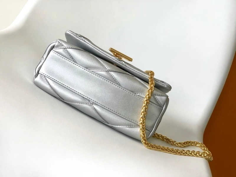 lv twist De*1m bags 4056d-0493