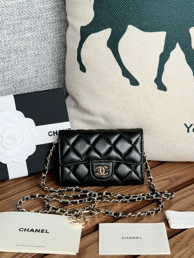 Ch**el wallets 4081-0121