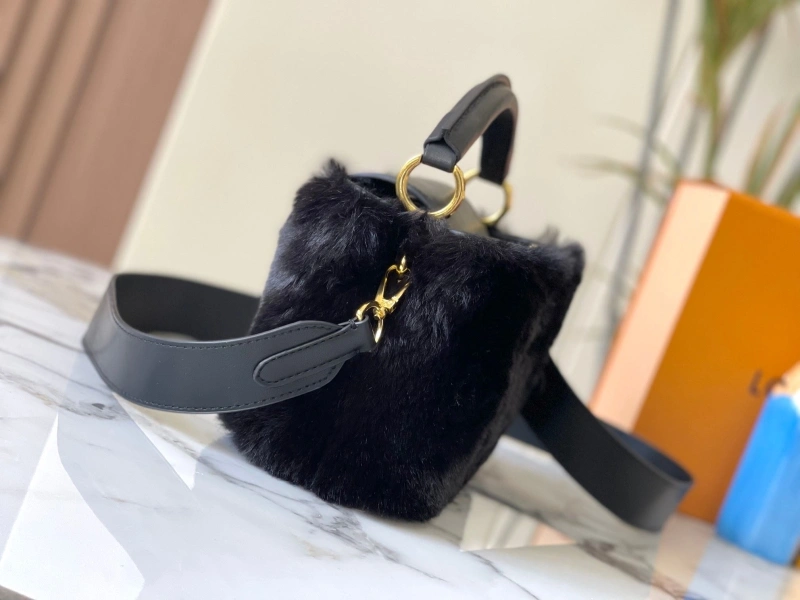 LV Capucines Bags 4081B-0456