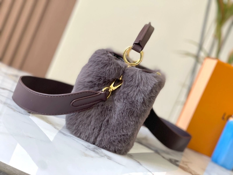 LV Capucines Bags 4081B-0462