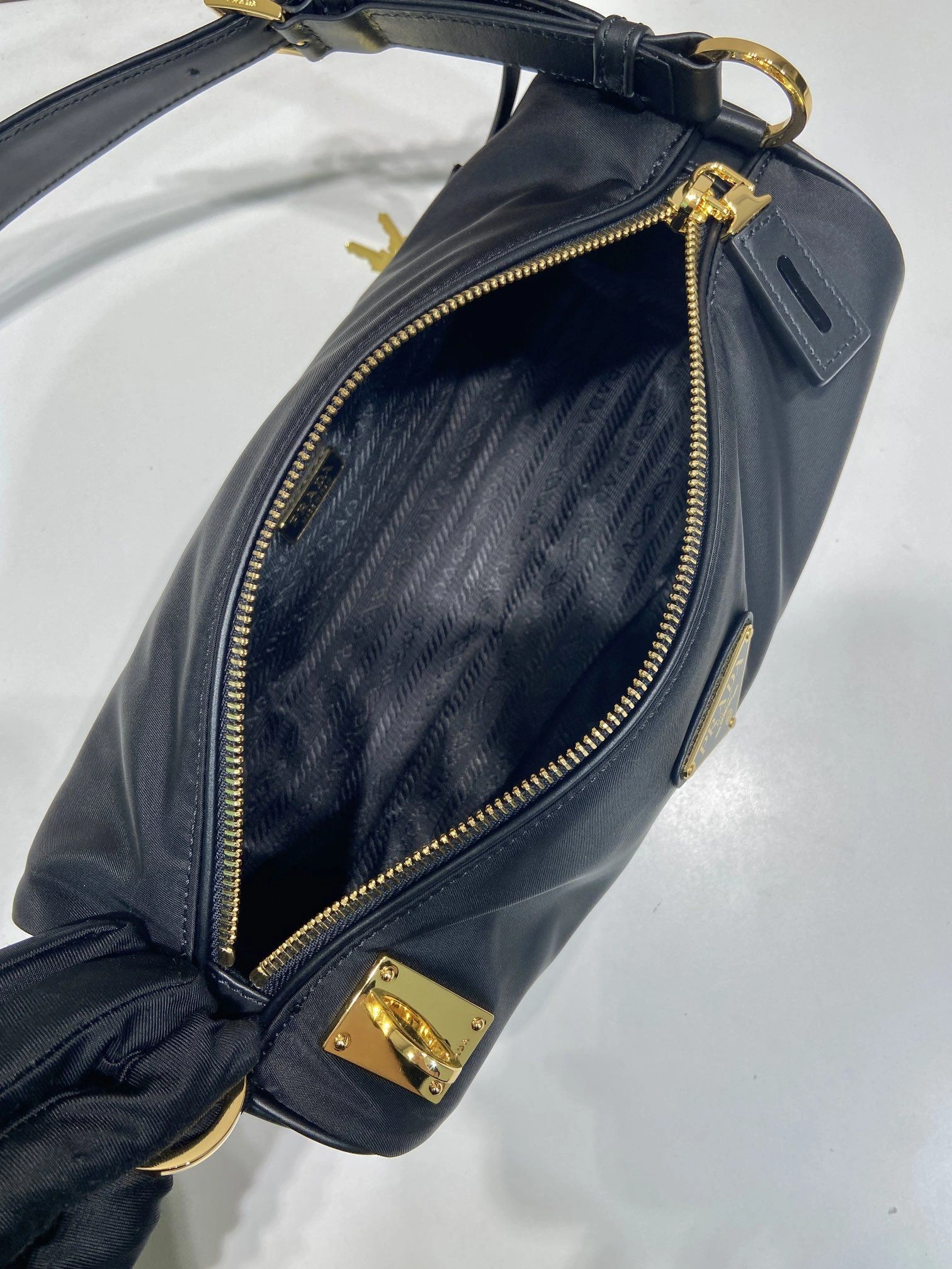 Pra*a round bags 4099a-0198