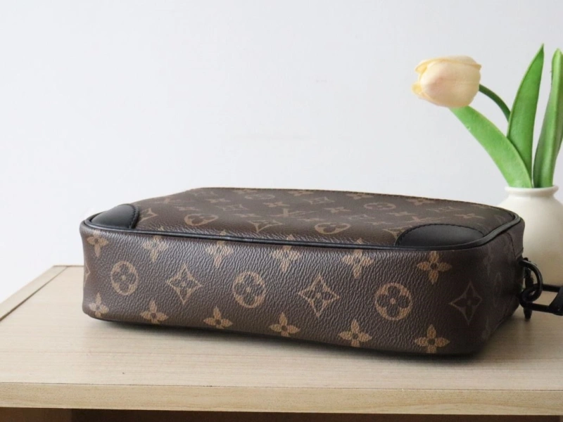 LV Clutch Bags 4178A-0040