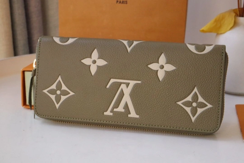 LV Wallets 4178A-0045