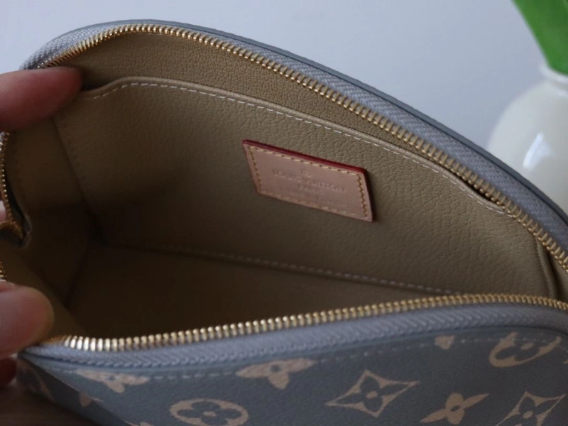 LV Clutch Bags 4178A-0063