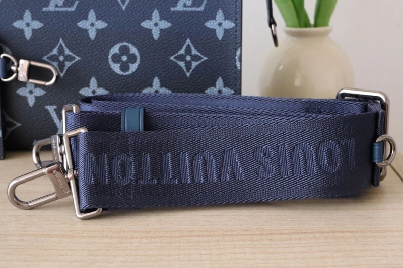 LV Clutch Bags 4178A-0090