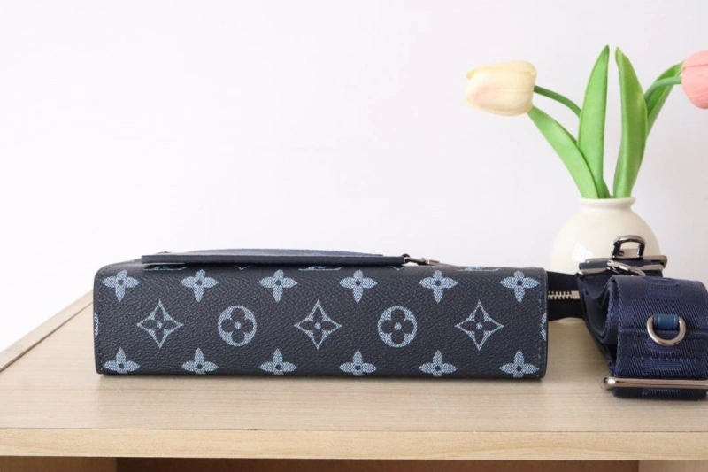LV Clutch Bags 4178A-0090