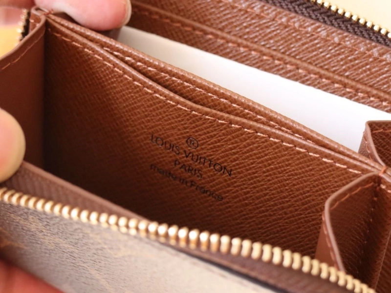 LV Wallets 4178A-0219