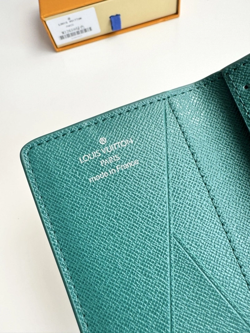 LV Wallets 4178A-0241