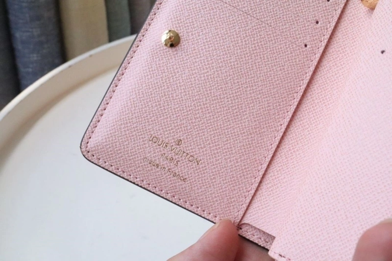 LV Wallets 4178A-0266
