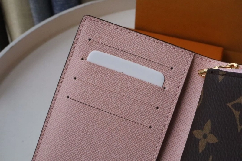 LV Wallets 4178A-0267