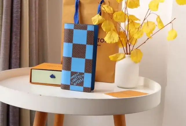 LV Wallets 4178D-0017