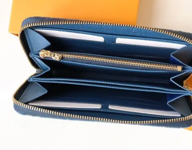 LV Wallets 4178D-0032