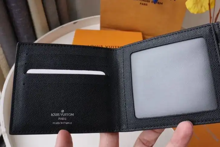 LV Wallets 4178D-0069
