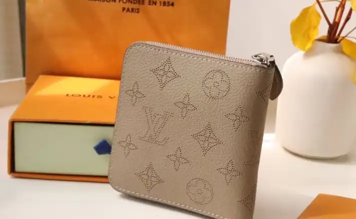 LV Wallets 4178D-0084