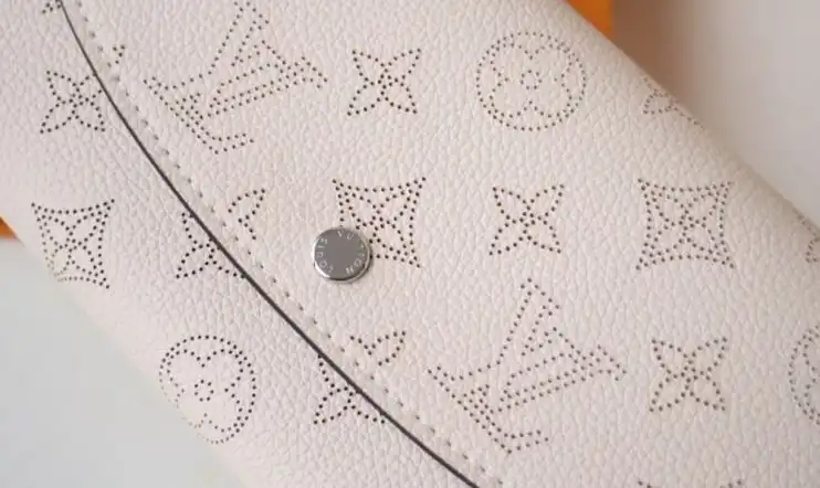 LV Wallets 4178D-0096