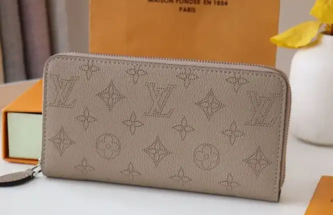 LV Wallets 4178D-0100
