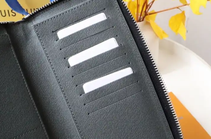 LV Wallets 4178F-0101