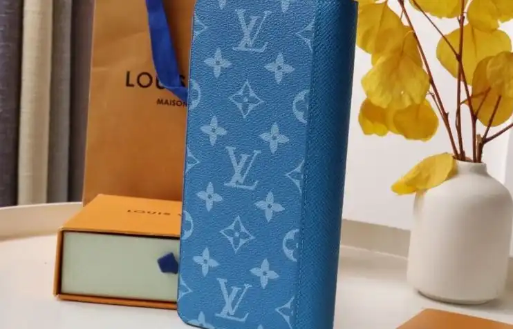 LV Wallets 4178G-0008