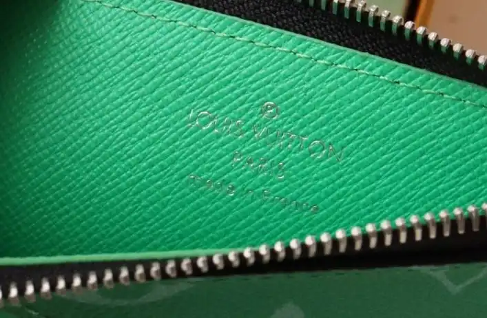 LV Wallets 4178G-0011