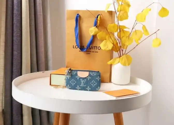 LV Wallets 4178G-0023
