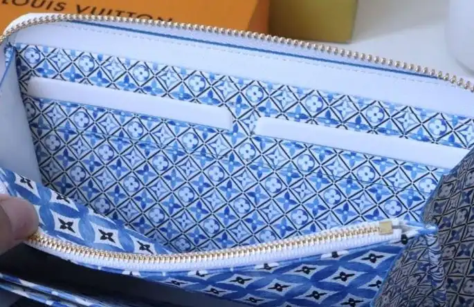 LV Wallets 4178G-0088