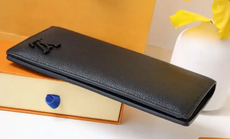 LV Wallets 4178G-0195