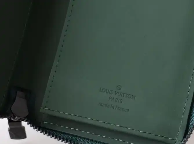 LV Wallets 4178G-0218