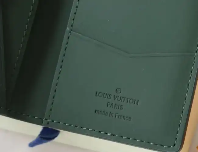 LV Wallets 4178G-0221