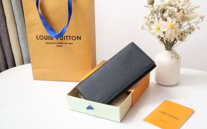 LV Wallets 4178G-0224