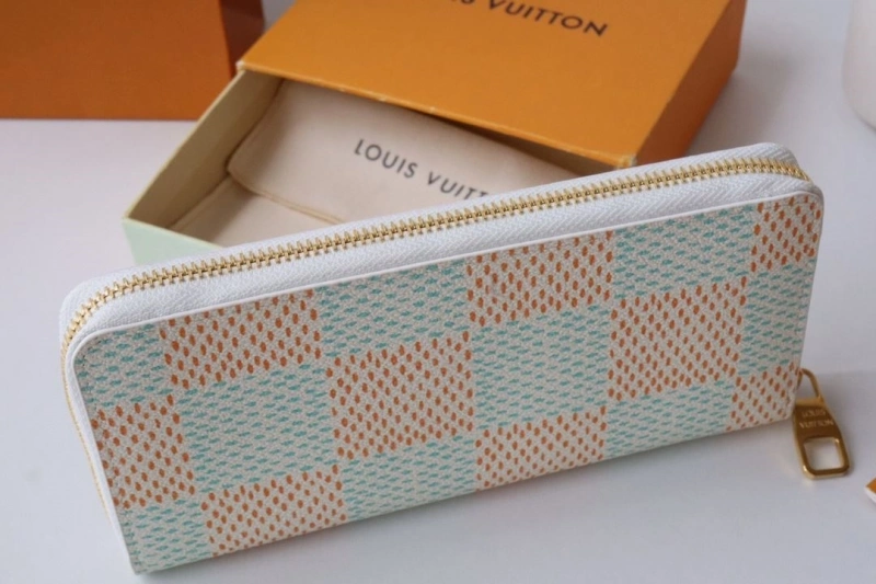 LV Wallets 4178H-0025