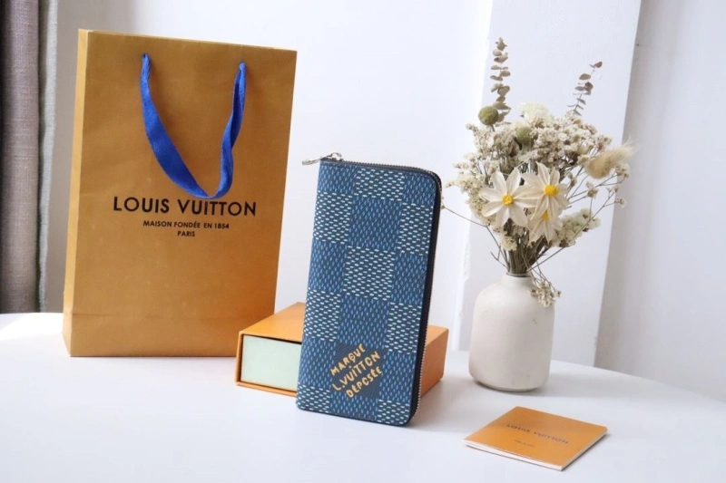 LV Wallets 4178H-0028
