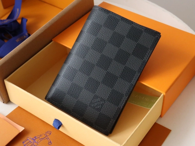 LV Wallets 4192A-0006