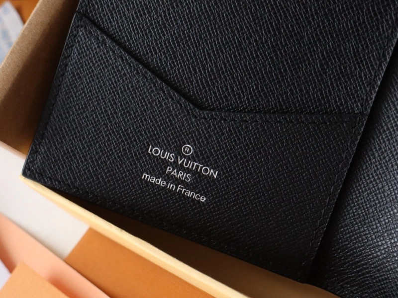 LV Wallets 4192A-0006
